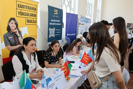 İçərişəhərdə əmək yarmarkası keçirilib, 322 aktiv iş yeri təqdim edilib