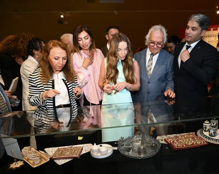 Azərbaycan Milli Xalça Muzeyində Bir mədəniyyət xəzinəsi: Divanü lüğat-it-türk sərgisi açılıb