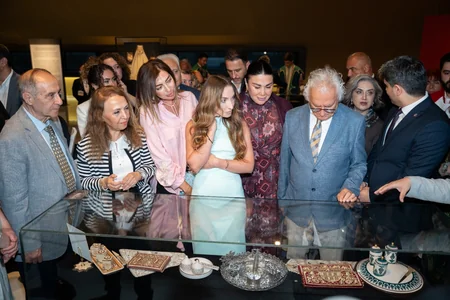 Xalça Muzeyində Bir mədəniyyət xəzinəsi: Divanü lüğat-it-türk adlı sərgi açılıb