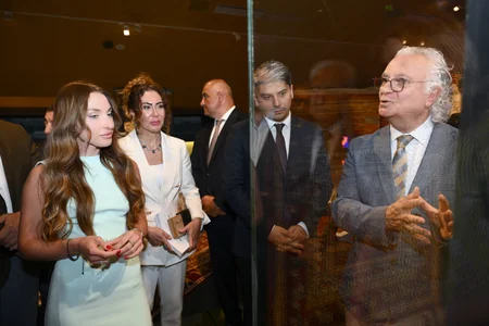 Azərbaycan Milli Xalça Muzeyində Bir mədəniyyət xəzinəsi: Divanü lüğat-it-türk sərgisi açılıb