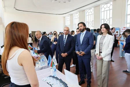 İçərişəhərdə əmək yarmarkası keçirilib, 322 aktiv iş yeri təqdim edilib