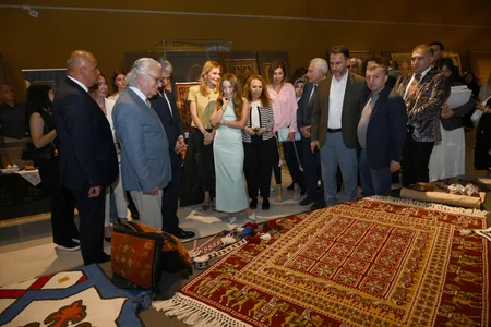 Azərbaycan Milli Xalça Muzeyində Bir mədəniyyət xəzinəsi: Divanü lüğat-it-türk sərgisi açılıb