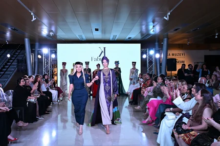 Azərbaycan Milli Xalça Muzeyində Zamanın naxışları moda nümayişi təşkil olunub