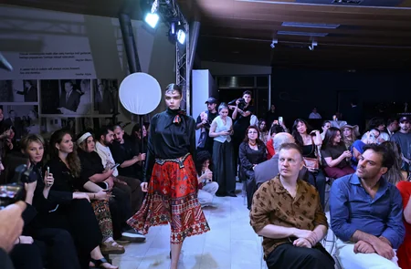Azərbaycan Milli Xalça Muzeyində Zamanın naxışları moda nümayişi təşkil olunub