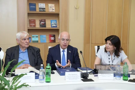 Birinci Türkoloji Qurultayın 100 illiyinə həsr olunmuş nəşrlərin təqdimatı olub
