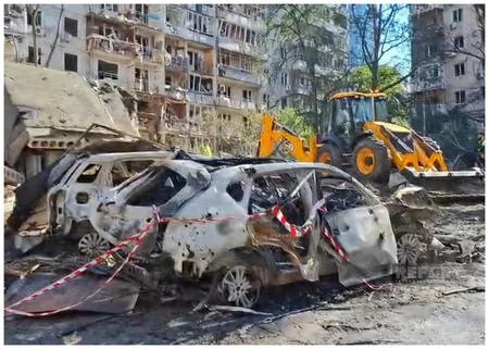 Rusiyanın hava zərbələrinə məruz qalan Kiyevdən - FOTOREPORTAJ