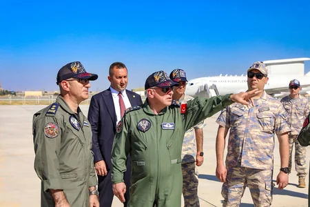 Azərbaycan və Türkiyə arasında hərbi aviasiya sahəsində əməkdaşlığın mövcud vəziyyəti müzakirə edilib