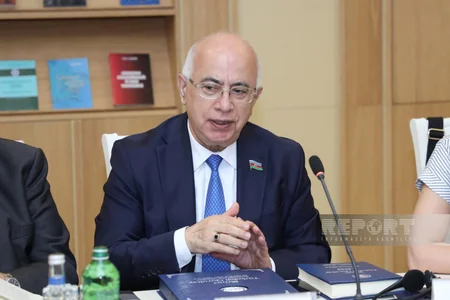 Birinci Türkoloji Qurultayın 100 illiyinə həsr olunmuş nəşrlərin təqdimatı olub