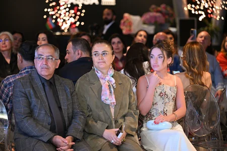 Azərbaycan Milli Xalça Muzeyində Zamanın naxışları moda nümayişi təşkil olunub