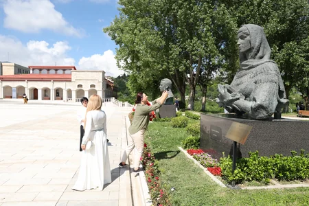 Türk Dünyası Həftəsinin iştirakçıları Şuşanın tarixi-mədəni irsi ilə tanış olublar