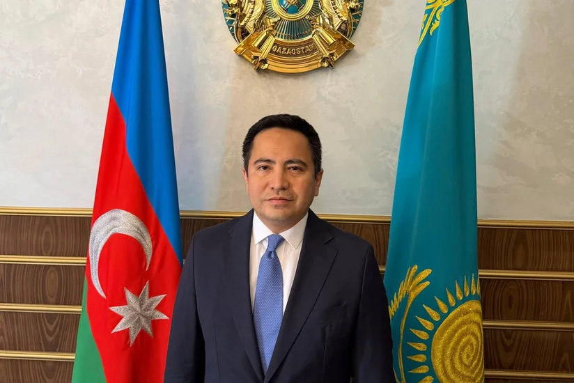 Qazaxıstanın Azərbaycandakı səfirinə yeni diplomatik rütbə verilib