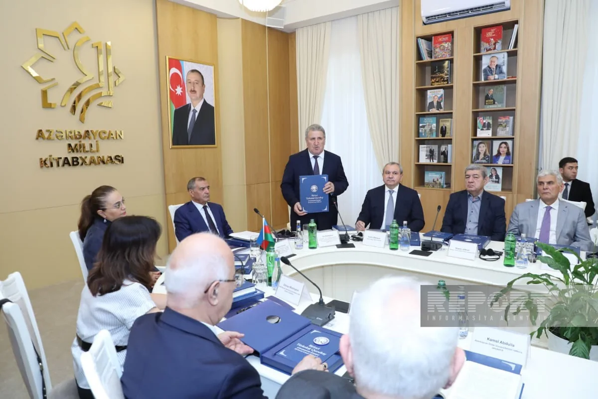Birinci Türkoloji Qurultayın 100 illiyinə həsr olunmuş nəşrlərin təqdimatı olub