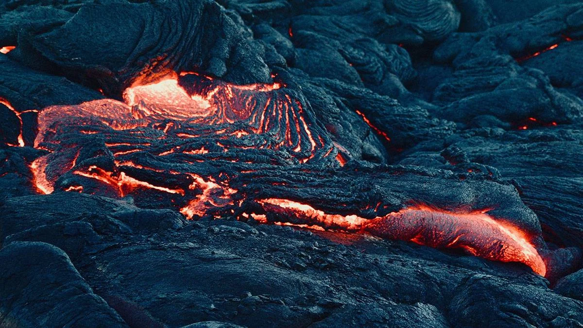 Kamçatkadakı Şiveluç vulkanı 9 kilometr hündürlüyə kül püskürüb
