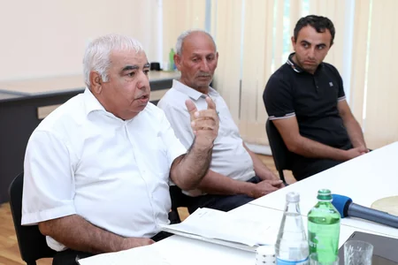Azər Məmmədov Qobustanda vətəndaşları qəbul edib