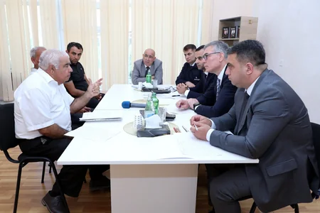 Azər Məmmədov Qobustanda vətəndaşları qəbul edib