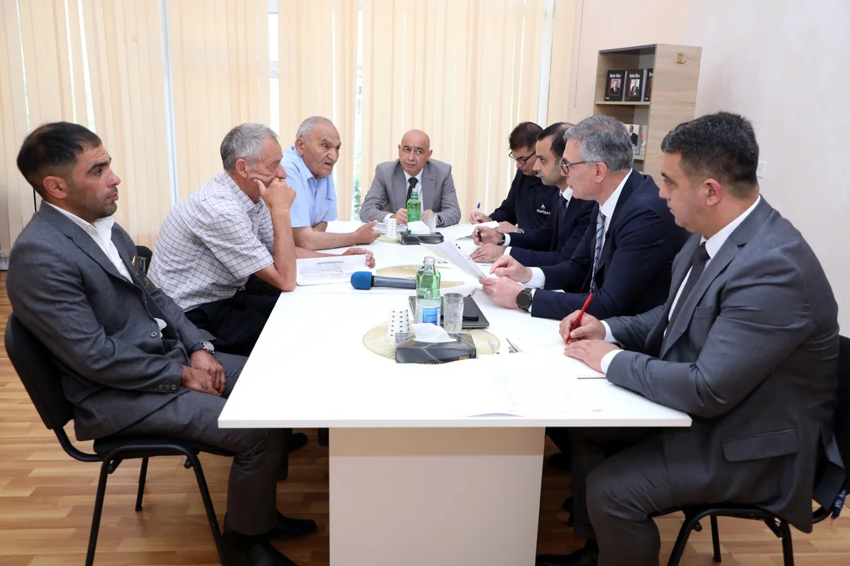 Azər Məmmədov Qobustanda vətəndaşları qəbul edib