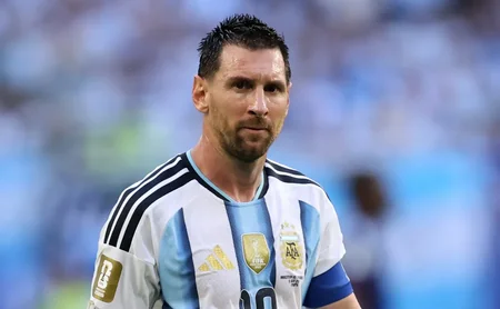 Lionel Messi Argentina millisindəki karyerasını başa vurduğunu açıqlayıb