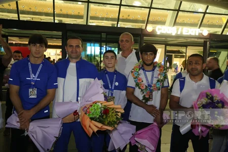 Avropa çempionatında tarixi nəticəyə imza atan Azərbaycan cüdoçuları Vətənə qayıdıb