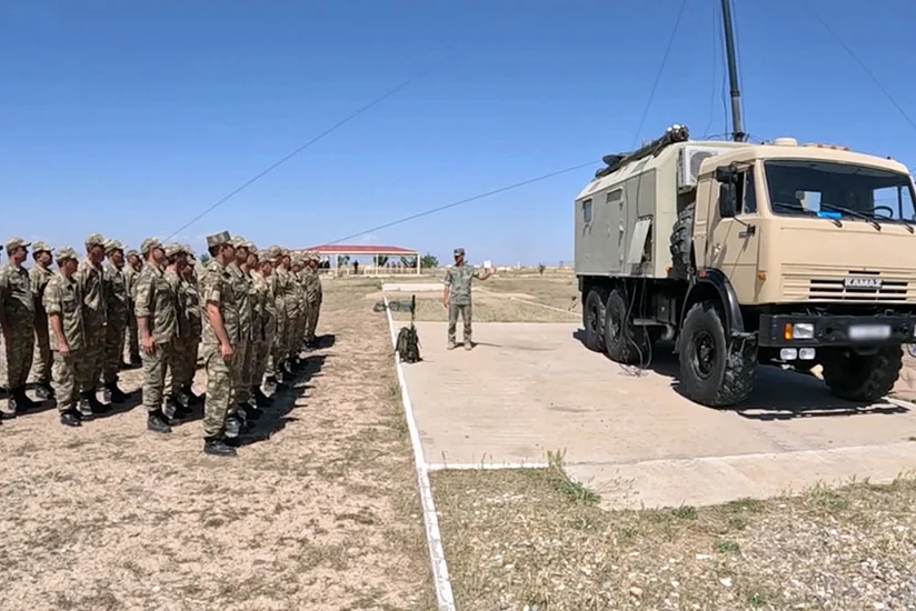 Hərbi vəzifəlilər təlim toplanışında praktiki atış çalışmaları icra ediblər