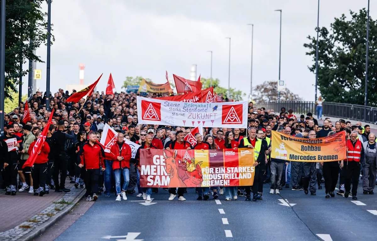 More than 30,000 Mercedes-Benz employees protest across Germany