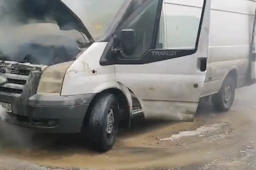 Masazırda maşın yanıb