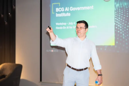 Yeni nəsil dövlət idarəçiləri qabaqcıl süni intellekt həllərini öyrənirlər