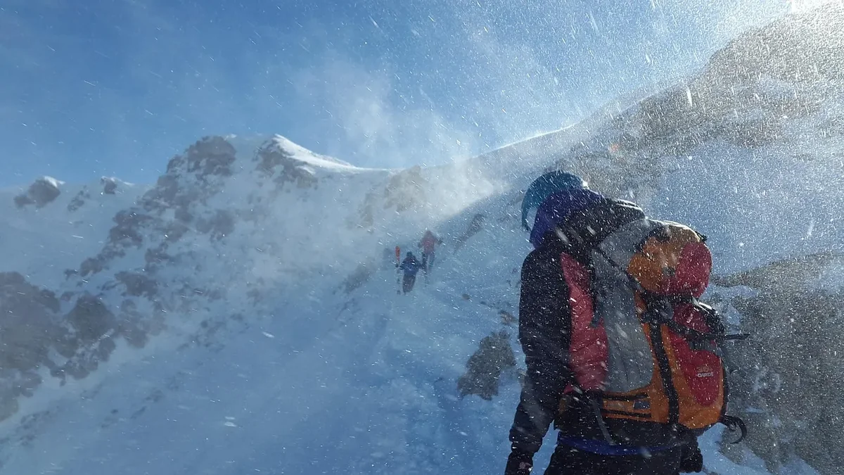 Elbrus dağına qalxmağa çalışan alpinist həlak olub