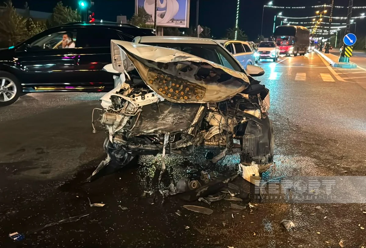 Sumqayıtda üç avtomobil toqquşub, xəsarət alanlar var
