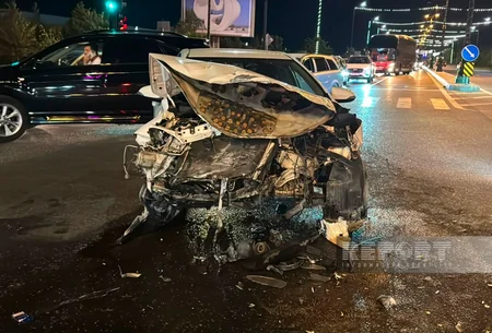 Sumqayıtda üç avtomobil toqquşub, xəsarət alanlar var