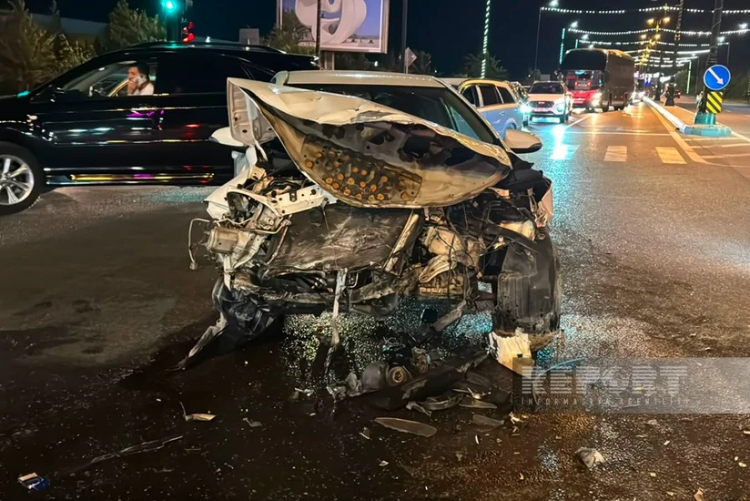 Sumqayıtda üç avtomobil toqquşub, xəsarət alanlar var