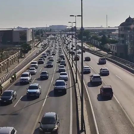 Bakının bir sıra yollarında tıxac yaranıb