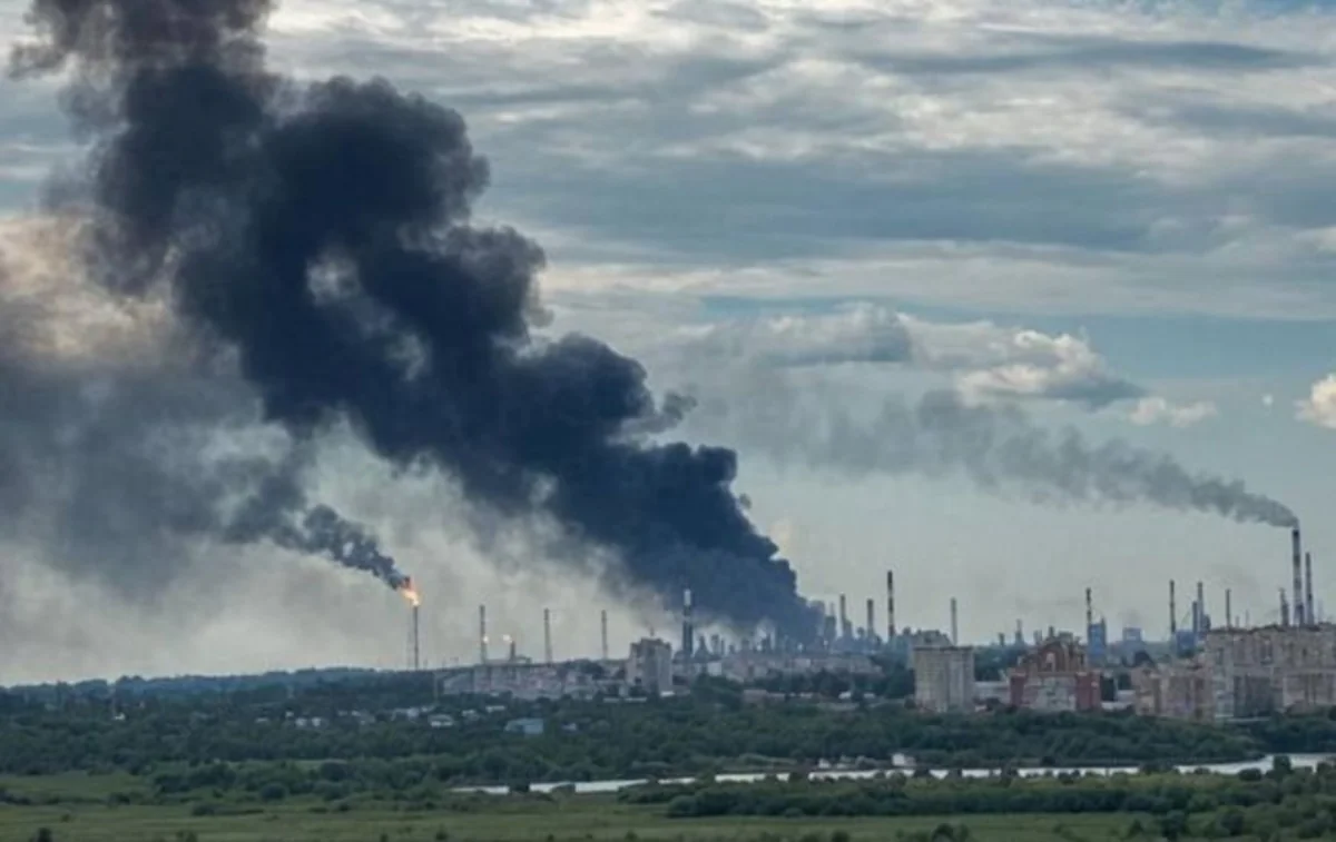 Ukrayna Rusiya ərazisində Omsk NEZ-in vurulduğunu bildirib