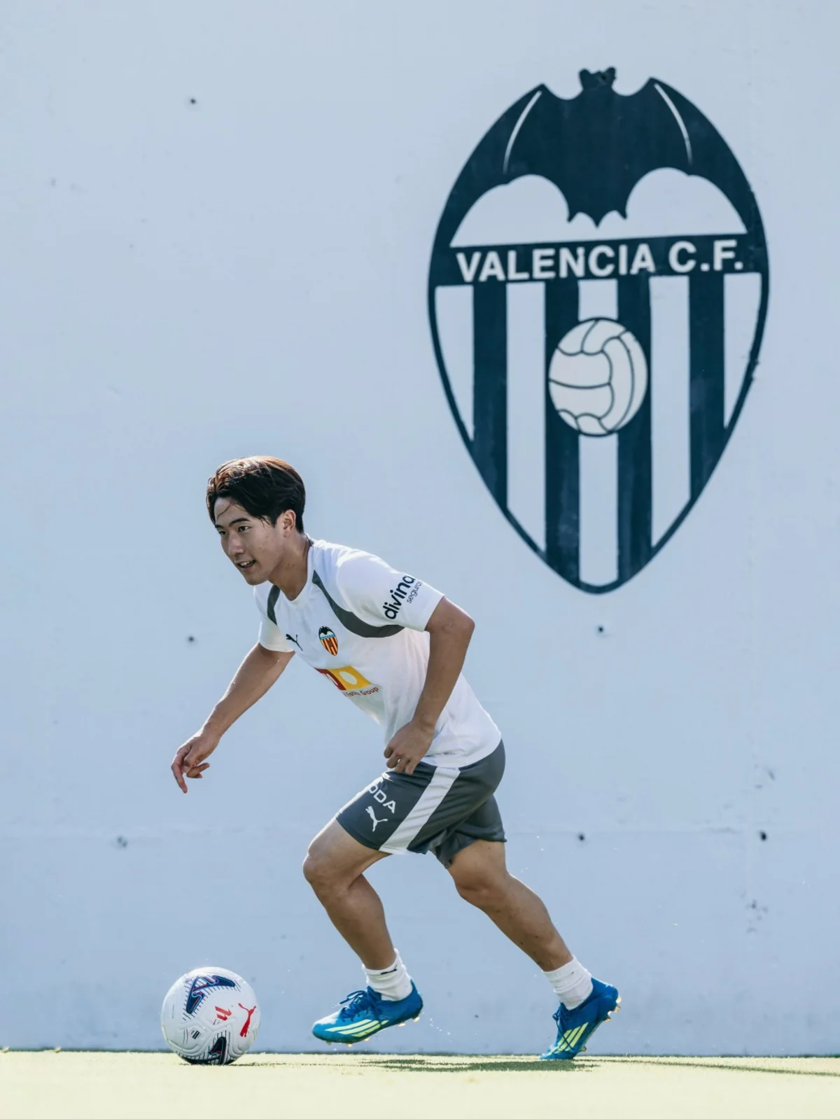 Valensiya yaponiyalı futbolçu Ryunosuke Sato ilə müqavilə imzalayıb