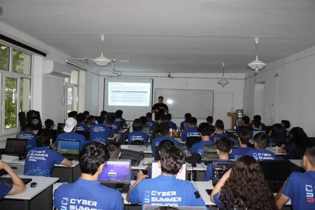 Cyber Summer School 2026nın iştirakçıları kibertəhlükəsizliyin əsas istiqamətləri barədə məlumatlandırılıb