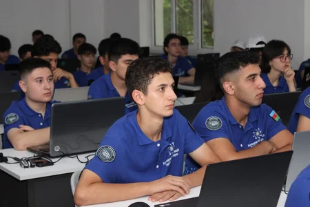 Cyber Summer School 2026nın iştirakçıları kibertəhlükəsizliyin əsas istiqamətləri barədə məlumatlandırılıb