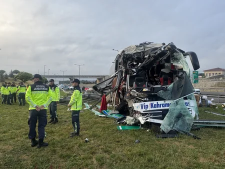 Bus crash in northwestern Türkiye injures 15, five seriously
