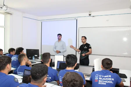 Cyber Summer School 2026nın iştirakçıları kibertəhlükəsizliyin əsas istiqamətləri barədə məlumatlandırılıb