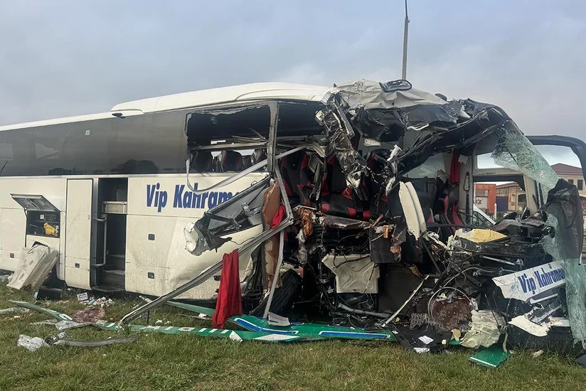 Bus crash in northwestern Türkiye injures 15, five seriously