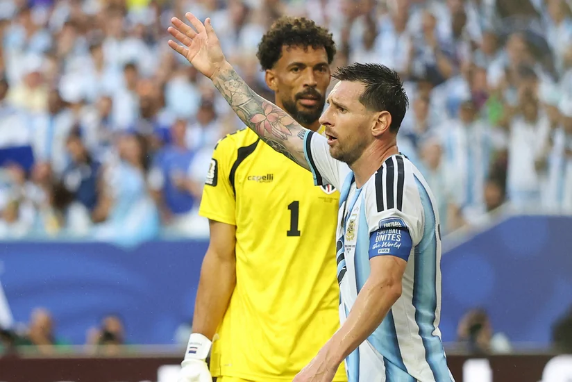 Kabo Verde millisinin qapıçısı Vozinya Messi ilə komanda yoldaşı ola bilər