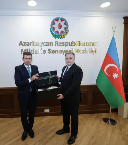 Vüqar Mustafayev Səlcuq Bayraktarla  hərbi-texniki əməkdaşlığı müzakirə edib