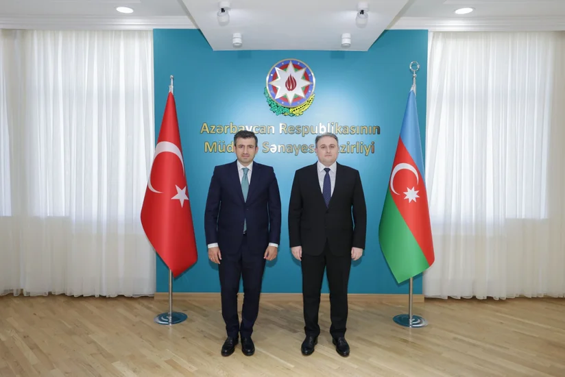 Vüqar Mustafayev Səlcuq Bayraktarla  hərbi-texniki əməkdaşlığı müzakirə edib