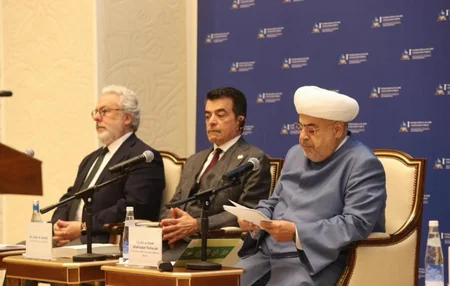 Özbəkistanda beynəlxalq forumda Allahşükür Paşazadənin kitabı təqdim olunub
