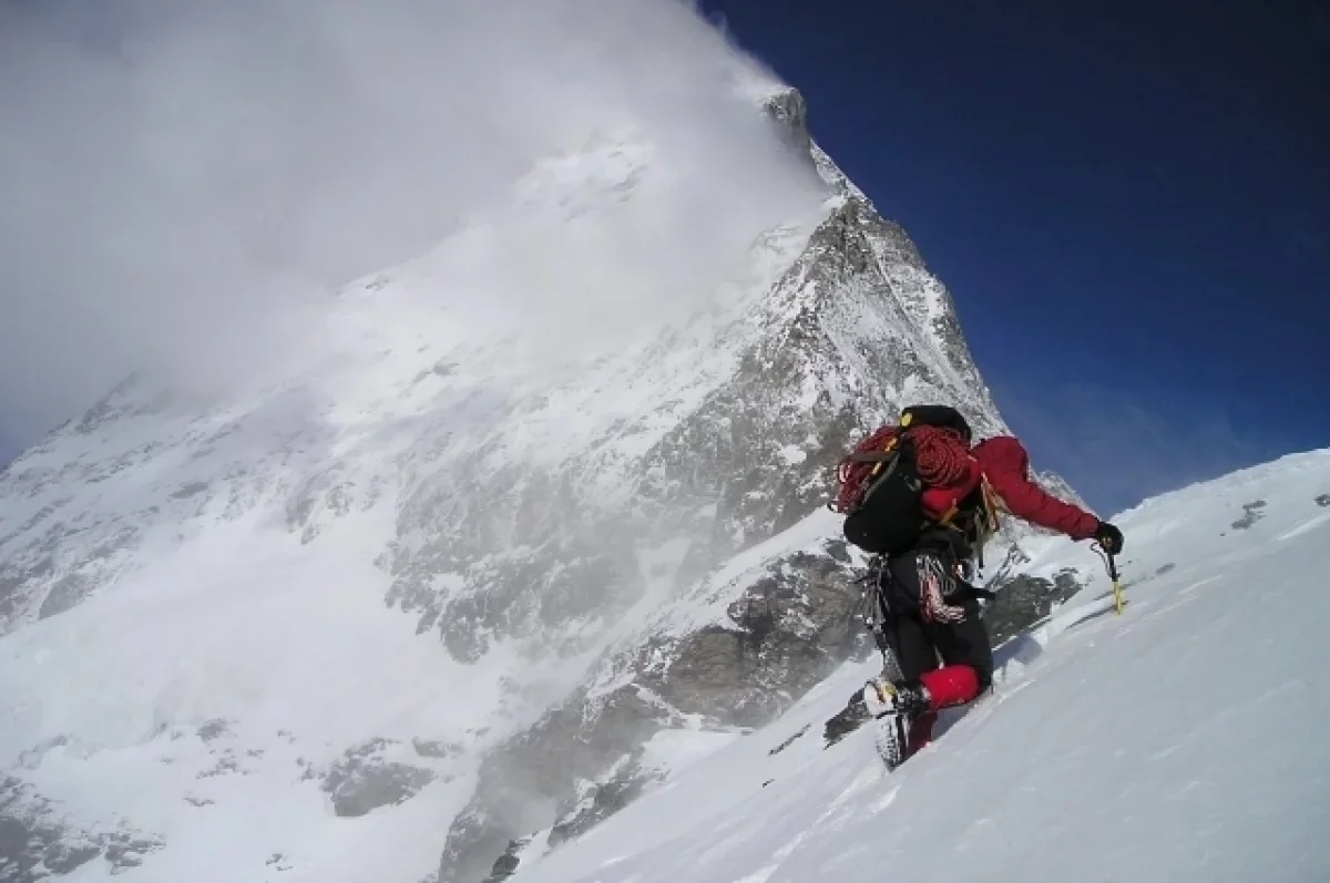 Kabardin-Balkarda iki alpinist dağa qalxarkən yıxılıb