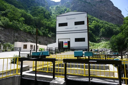Prezident Laçında Hoçaz çayının üzərindəki su elektrik stansiyalarının açılışında iştirak edib
