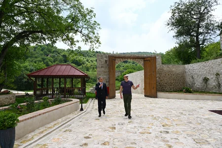 İlham Əliyev Şuşada Yasəmən hotelinin yeni korpusları ilə tanış olub