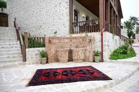 İlham Əliyev Şuşada Yasəmən hotelinin yeni korpusları ilə tanış olub