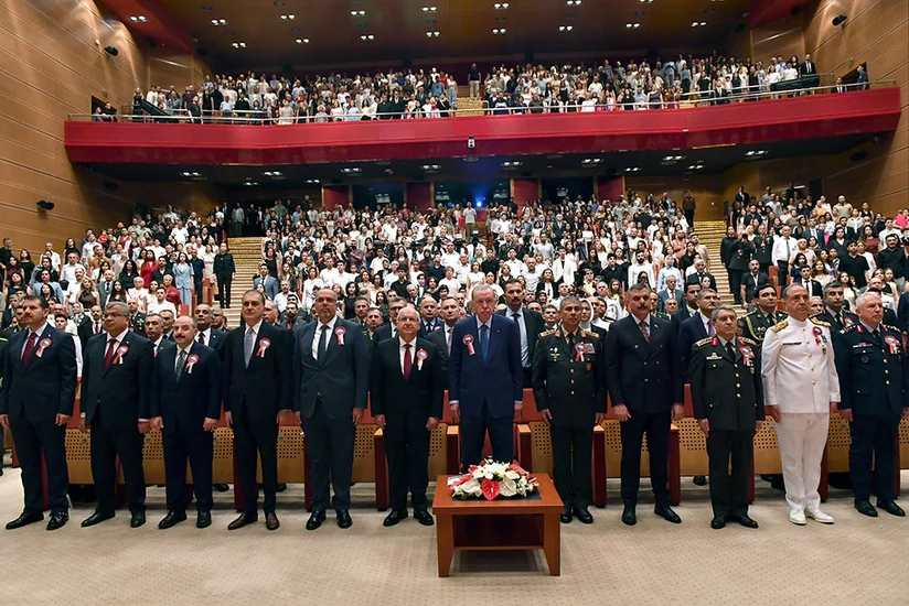 Zakir Hasanov presents diplomas to Azerbaijani graduates in Türkiye