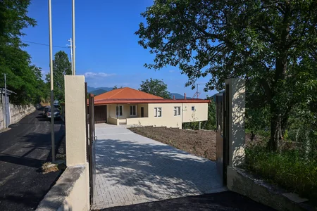 İlham Əliyev Şuşanın Kiçik Qaladərəsi kəndində görülən işlərlə tanış olub və kəndə qayıdan sakinlərlə görüşüb