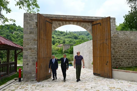 İlham Əliyev Şuşada Yasəmən hotelinin yeni korpusları ilə tanış olub