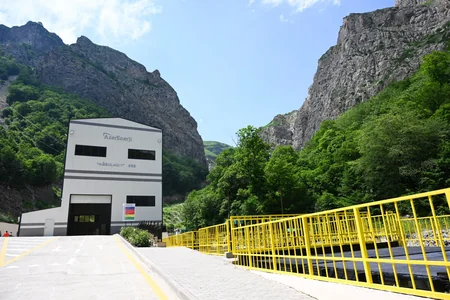 Prezident Laçında Hoçaz çayının üzərindəki su elektrik stansiyalarının açılışında iştirak edib